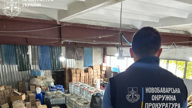 Двоє іноземців організували масштабне виробництво контрафактної парфумерії у Харкові та Львові