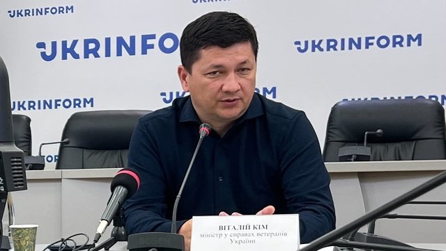 Кім: Уряд працює над стимулами для працевлаштування ветеранів