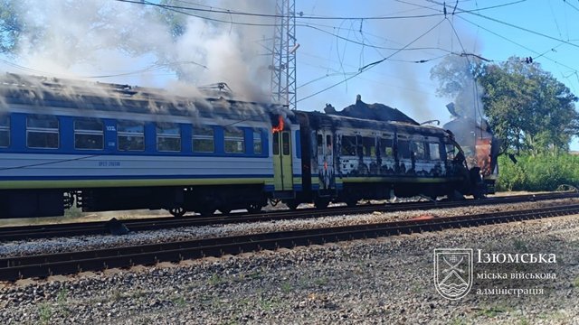 Росіяни вдарили дроном по потягу "Харків – Ізюм", попередньо постраждали шестеро людей