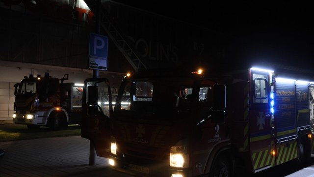 Rescuers extinguish fire at Zaporizhia shopping center – SES