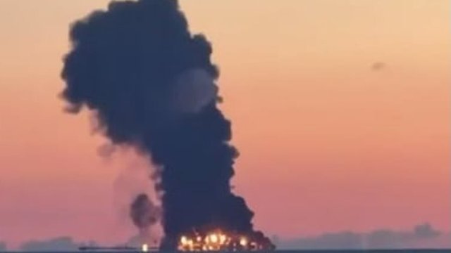 Зеленский: Украинские воины нанесли удары по двум нефтяным объектам, полигону в РФ, а также в Черном море