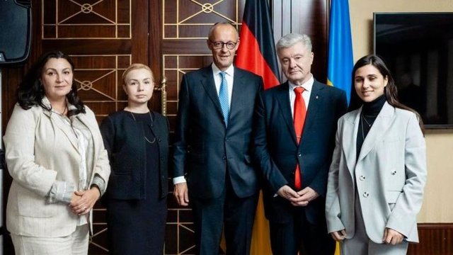 Порошенко обговорив із канцлером Німеччини Мерцем ситуацію на фронті, підтримку України та євроінтеграцію
