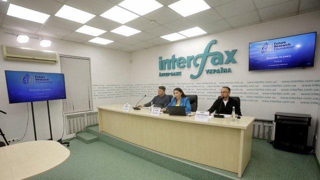 Зліва направо: Ігор Жданов, Світлана Кушнір, Олег Постернак. Пресцентр ІА "Інтерфакс-Україна", Київ, 01.10.2026