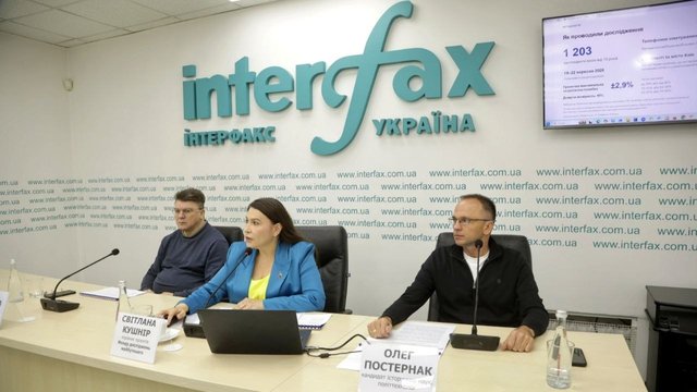 Слева направо: Игорь Жданов, Светлана Кушнир, Олег Постернак. Пресс-центр ИА "Интерфакс-Украина", Киев, 01.10.2026