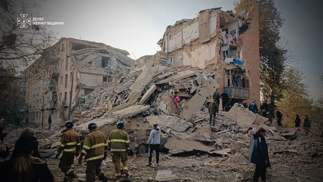 У Прилуках унаслідок атаки РФ по багатоповерхівці загинули 4 людини, 20 травмовані, серед них троє дітей – ДСНС